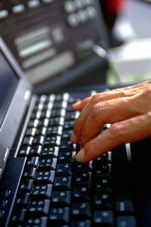 効率的な働き方を実現するための最新テクノロジー！MAXHUBのレンタルサービスを徹底解説